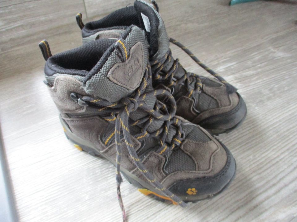 Jack Wolfskin Outdoorschuhe Gr. 31 in Burgstädt