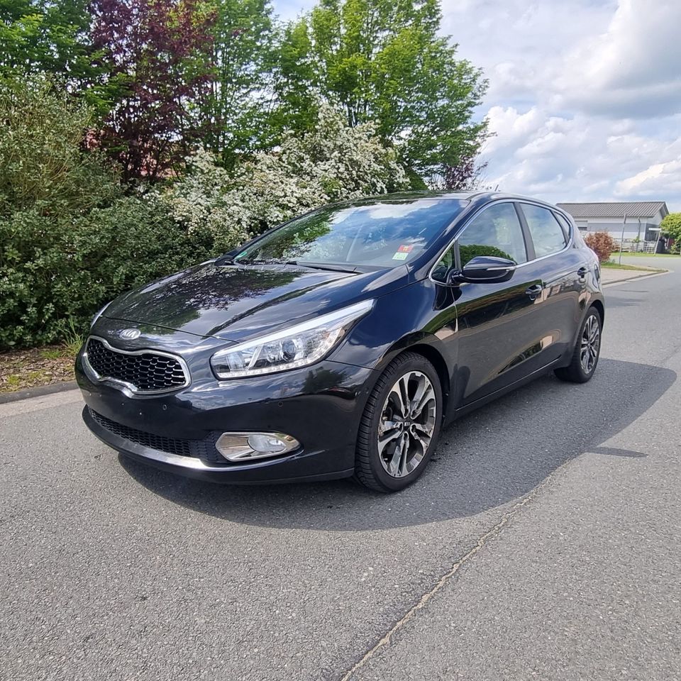 Kia cee’d /Ceed 1.6 CRDI Spirit neue Reifen und Kupplung in Hatten