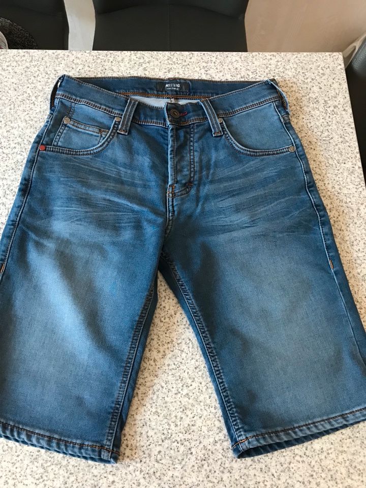 Lieblingsstück Mustang Denim Jeans Shorts / Kurze Hose Gr. 29 in Krefeld