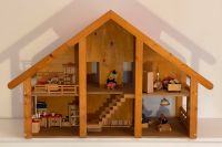 Puppenhaus Holz mit komplettem Zubehör + Trafo 94 x 52 x 70cm Kr. München - Grünwald Vorschau