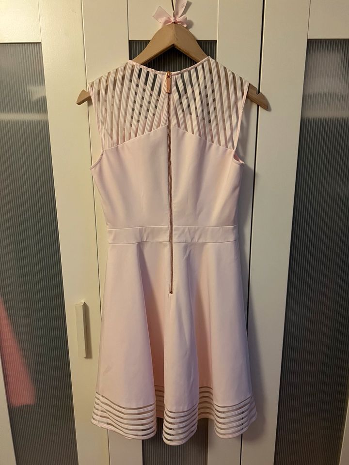 Kleid von Ted Baker rosa/rosé Größe 36 in Düsseldorf