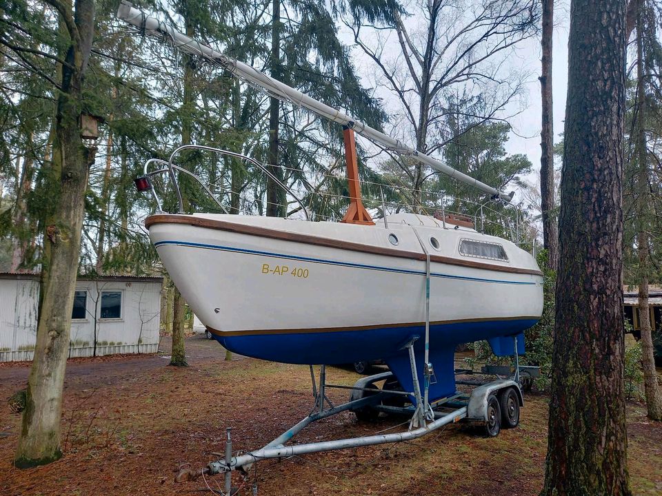 Segelboot Swinger 25,  Yamaha FT8DEL 8PS, Hafentrailer und Platz in Berlin