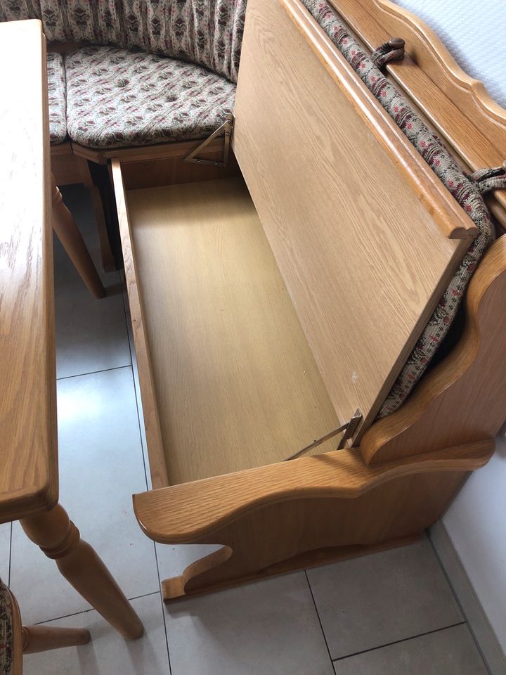 Eckbank , ausziehbaren Tisch und 2 Stühle in Muggensturm