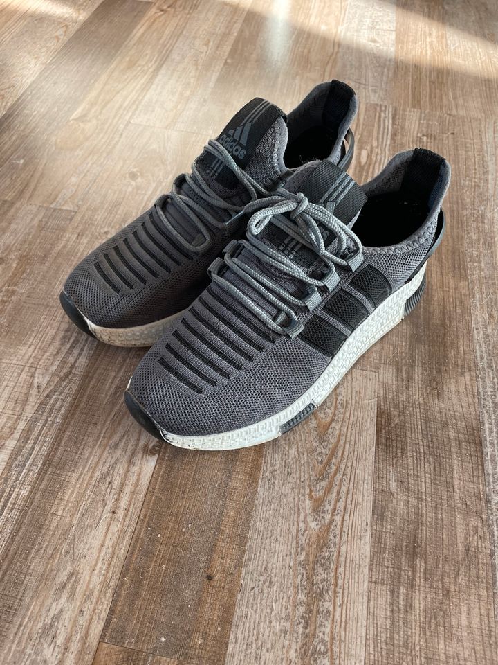 Adidas Sneaker grau schwarz Größe 36 in Göttingen
