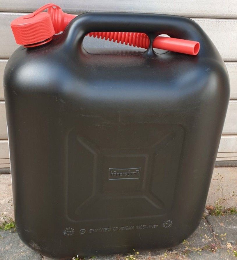 Kraftstoffkanister 20 Liter Hünersdorff, mit Auslaufrohr, schwarz in Nierstein