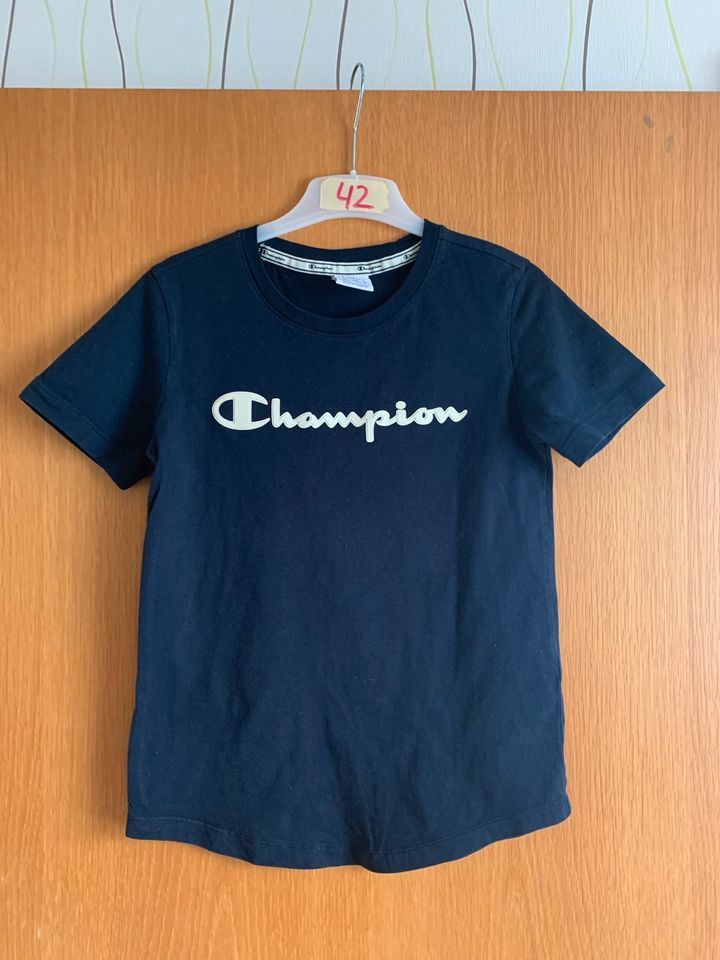 T-Shirt von Champion Größe XS schwarz, blau in Issum