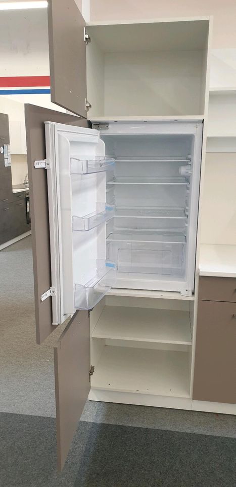 Küschenschrank für kleine Kühlschrank in Rüsselsheim