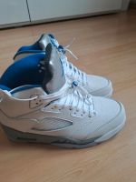 Jordan 5 Schuhe in weiß grau blau Brandenburg - Velten Vorschau