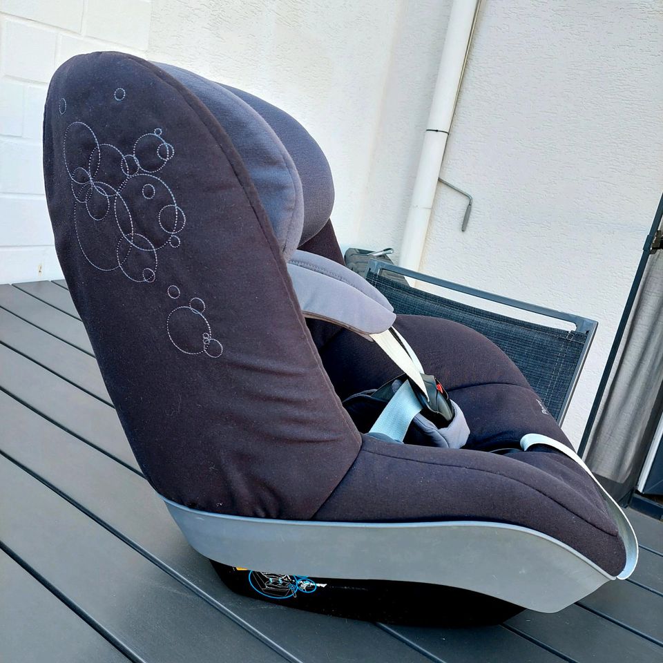 Kindersitz MaxiCosi Pearl mit Isofix Station in Nordstemmen