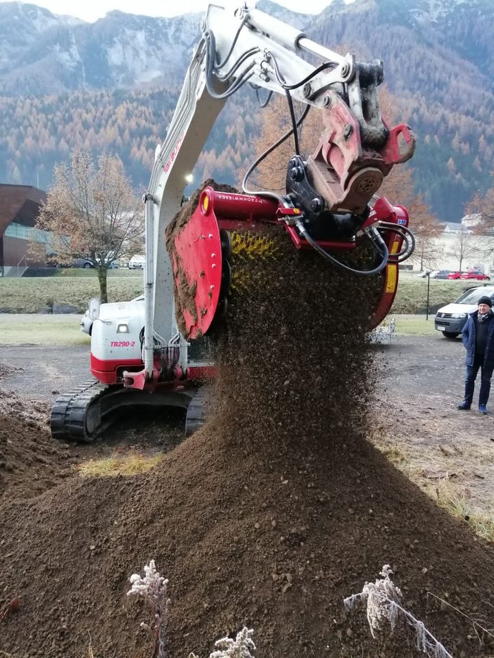 Siebschaufel Sieblöffel Separatorschaufel Humus Bauschutt Steine in Freilassing