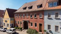 In der historischen Altstadt von Uffenheim steht dieses bezaubernde Fachwerkhaus, das als denkmalgeschütztes Gebäude gilt. Auf großzügigen 181 m² Wohnfläche bietet es ausreichend Platz für eine... Bayern - Uffenheim Vorschau