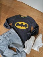 Grauer Batman Pullover Pulli Langarmshirt 128 Next Nordrhein-Westfalen - Neuss Vorschau