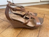 Kenneth Cole Wedges Sandalen Gr 9 / 40 in sehr gutem Zustand München - Maxvorstadt Vorschau