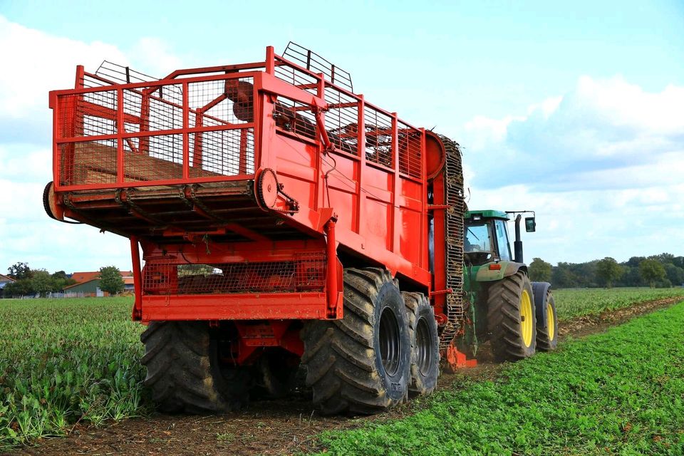 Rübenroder Ladebunker Überladewagen Gilles RB 300 Bleinroth LB 20 in Harsum