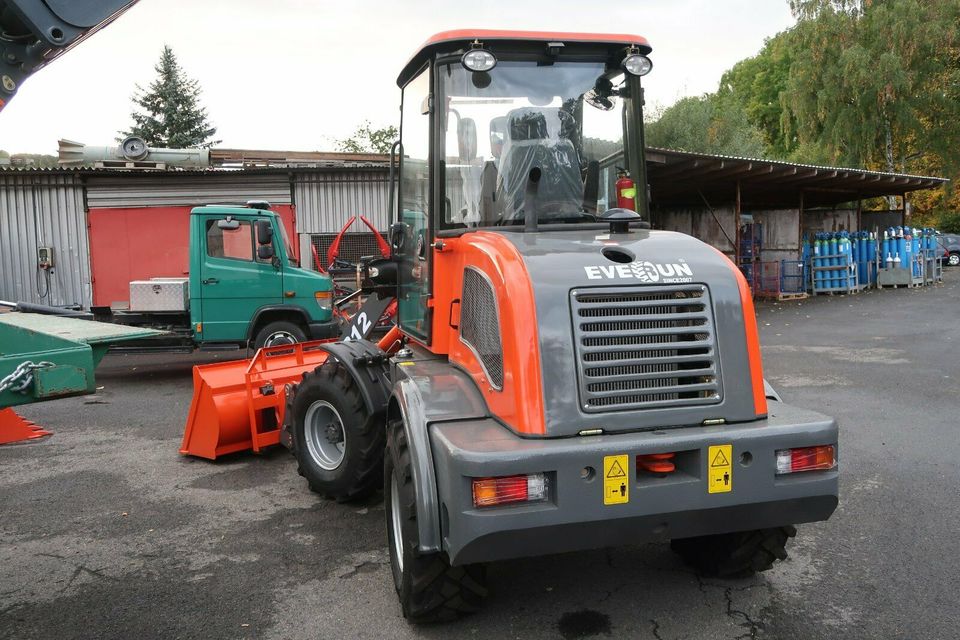 Everun Hoflader ER 12 4WD in Meiningen