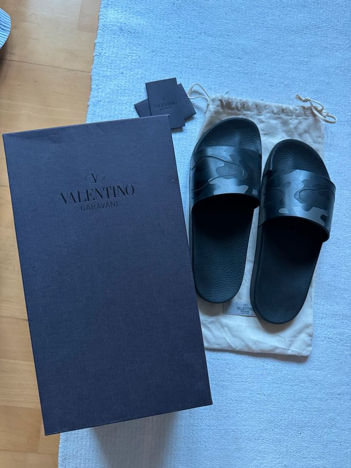 Original Valentino Garavani Herren Sandalen Badeschuhe Gr. 44 in Stuttgart