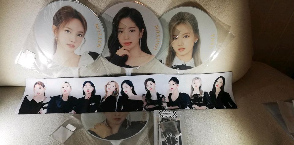 Twice - 4th World Tour III 2022 Image Picket u. Slogan !!! in Goldbeck