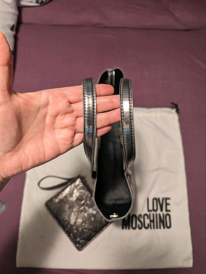 Love Moschino Tasche silber mit kleiner zusätzlicher Tasche in Sinzheim