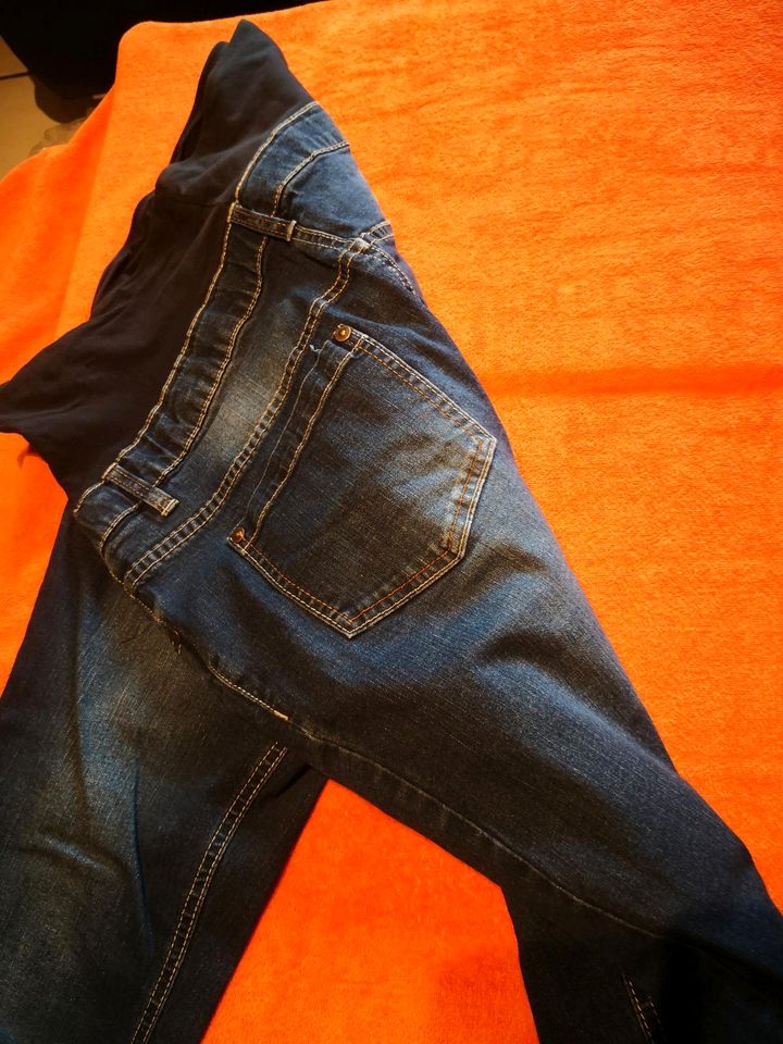 5 Stück Umstands Jeans Hose 40 42 44 schwarz, blau in Forchheim