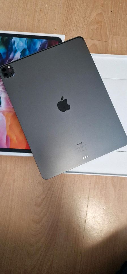 Apple iPad Pro 12,9 Zoll 2020 128GB WiFi (Rahmen beschädigt) in Warstein