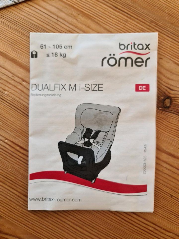 Kindersitz der Firma Britax Römer - Modell Dualfix M i-Size in Alsdorf