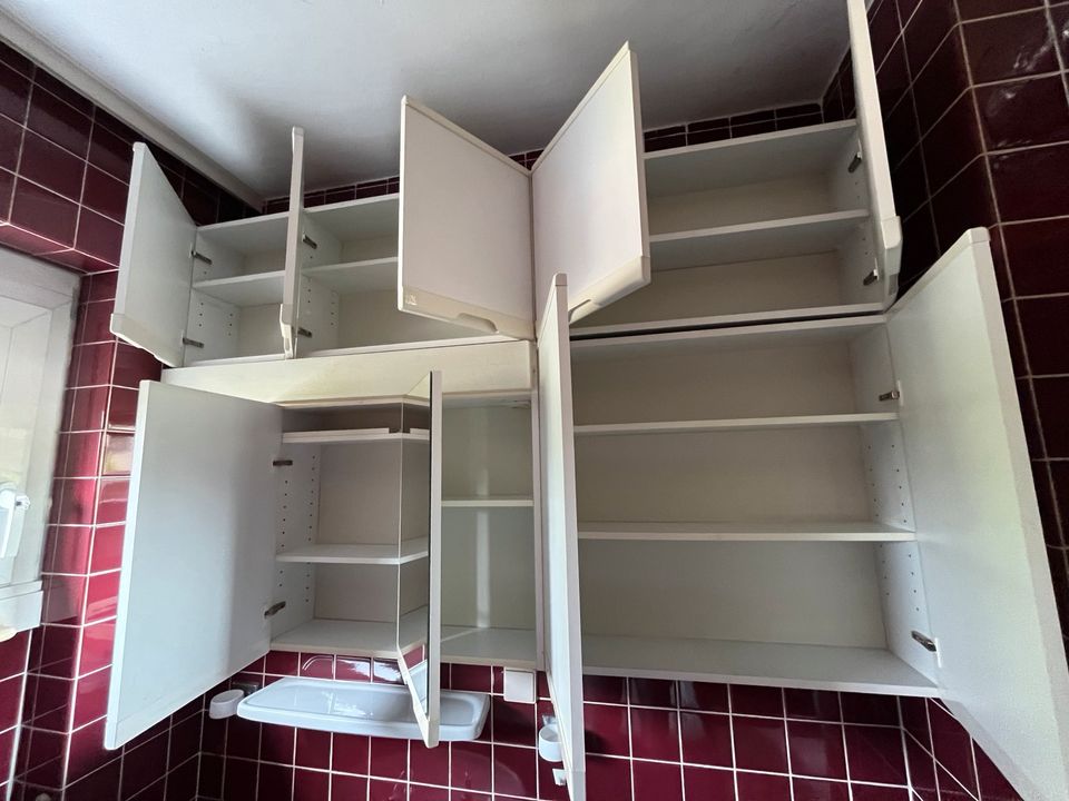 Badezimmerschrank modular mit Spiegel und Licht in Braunschweig