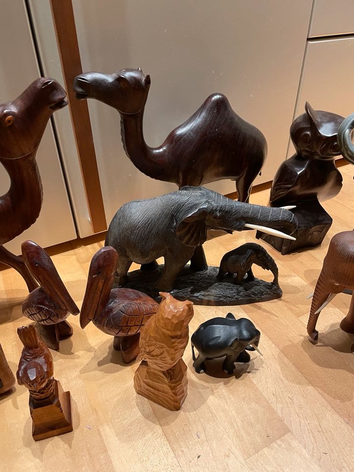 14 Figuren Holzfiguren Elefant Kamel Schnitzereien in Kirchheim bei München