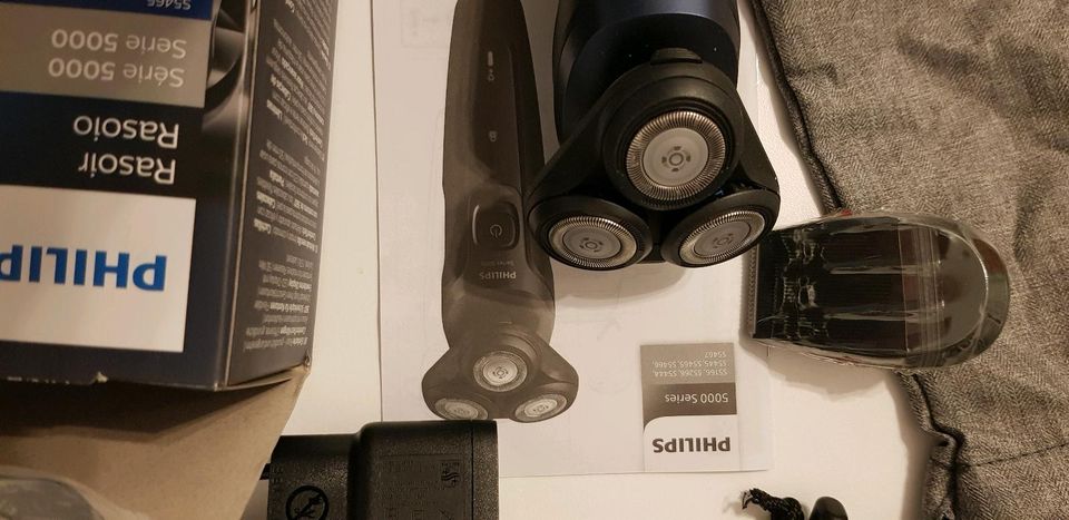 Philips Rasierer S5465 nass + trocken in Lübeck