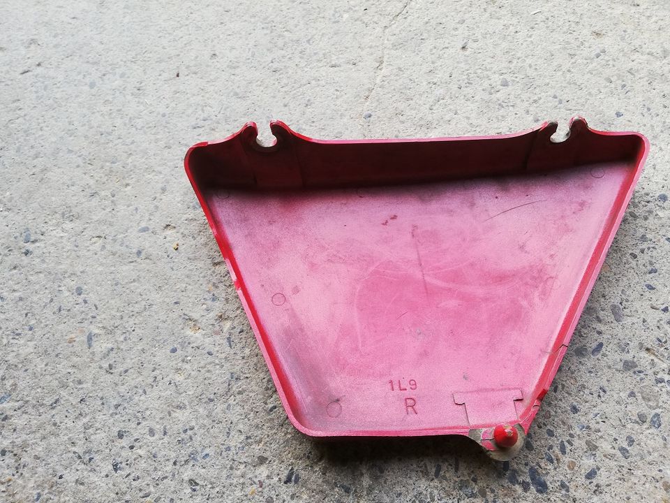 Original Seitendeckel / Batteriedeckel rechts für Yamaha XS 400 in Marktrodach