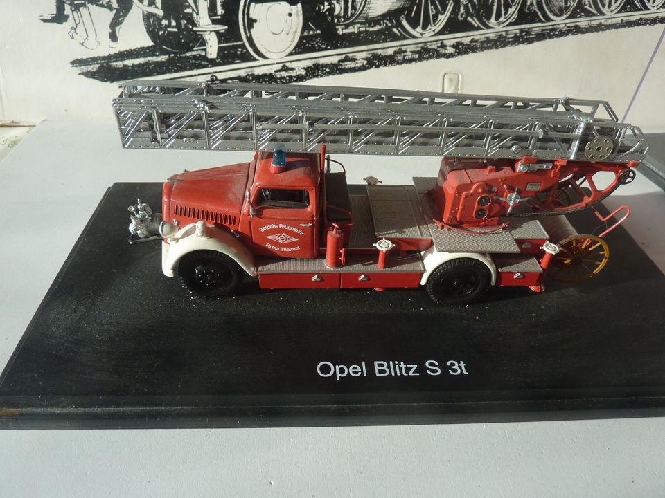 Opel Blitz S Drehleiter Werksfeuerwehr Theimer (Schuco) in 1:43 in Waldalgesheim