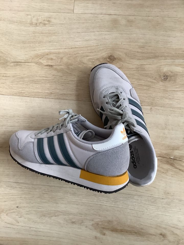 Adidas Sneaker in Oldenburg