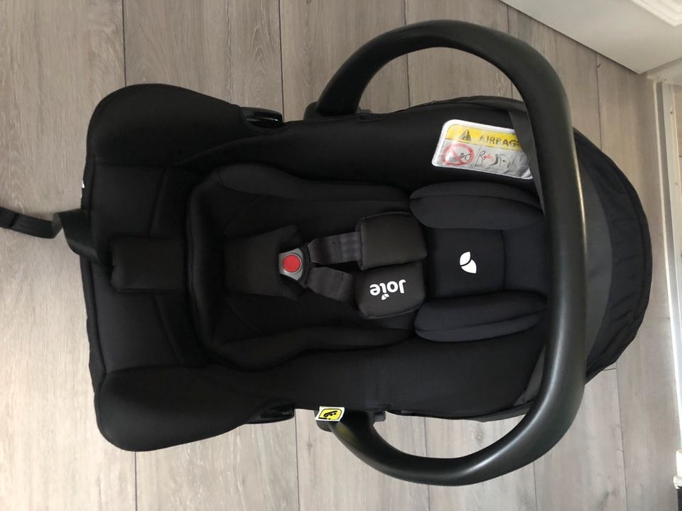 Babyschale Joie mit Zubehör und Isofix Basis in Weingarten