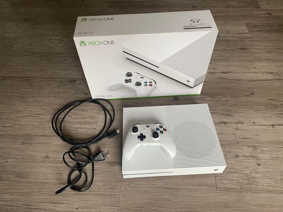 Xbox One S 500 GB 4K Controller OVP top Zustand o. Spiele in Lippstadt