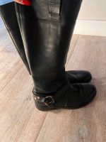 Moschino Stiefel Lederstiefel schwarz Leder Größe 40 Niedersachsen - Wedemark Vorschau