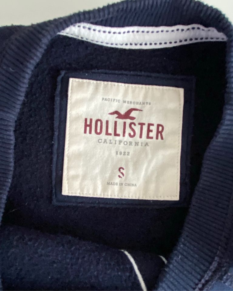 Hollister Sweatshirt Pullover Pulli dunkelblau S in Buesum