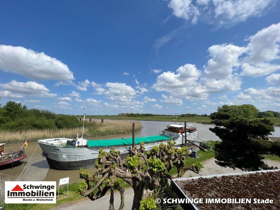 Uriges & altes Fährhaus mit Wassergrundstück zu verkaufen – incl. 2.200 m² Extra-Grundstück am Hafen. in Wischhafen