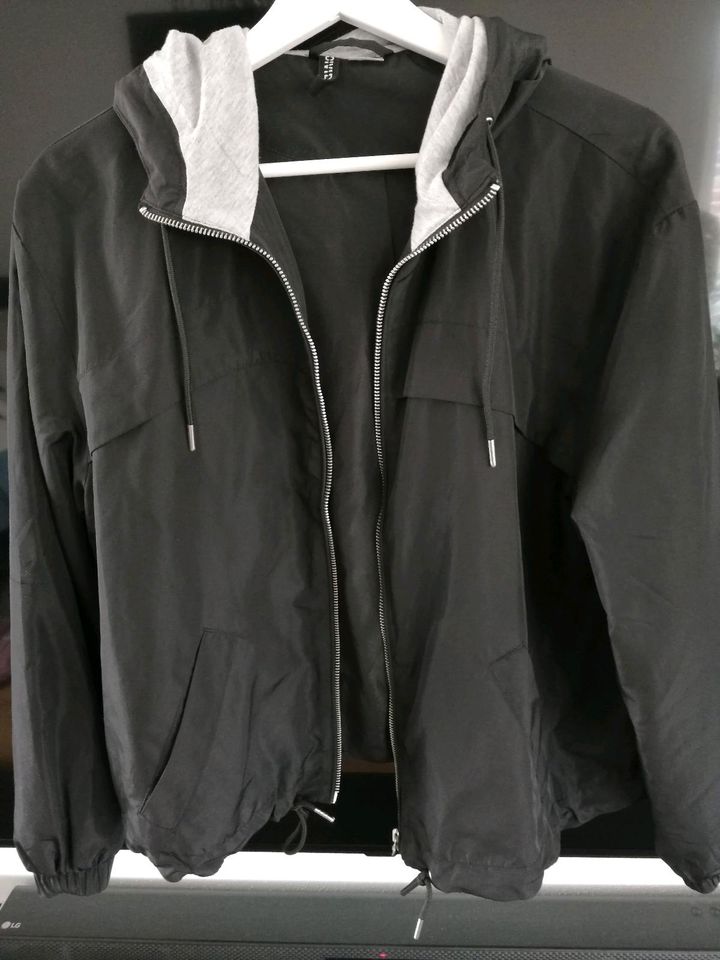 Schwarze leichte Jacke in Memmingen