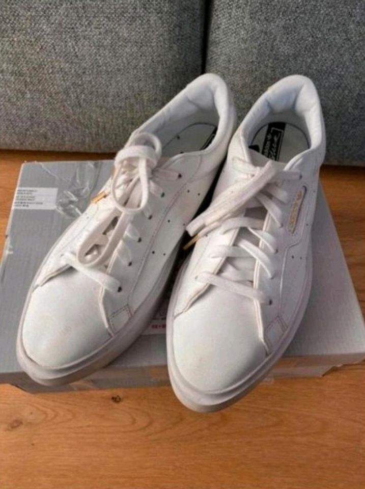 Leder Sneaker Adidas Größe 42,5 in Hamburg