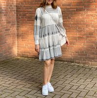 Zara weiß Kleid Damen mit blauer Stickerei Baumwolle Gr. S Niedersachsen - Wistedt Vorschau