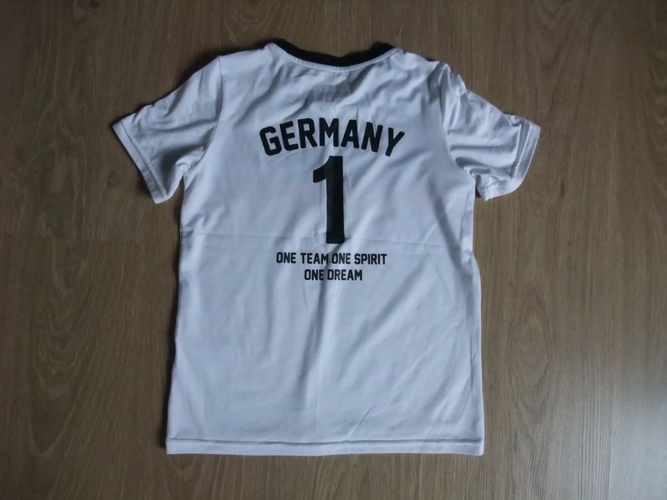 T-Shirt Gr. 122 / 128 Deutschland Fußball - 7,50 € in Centrum