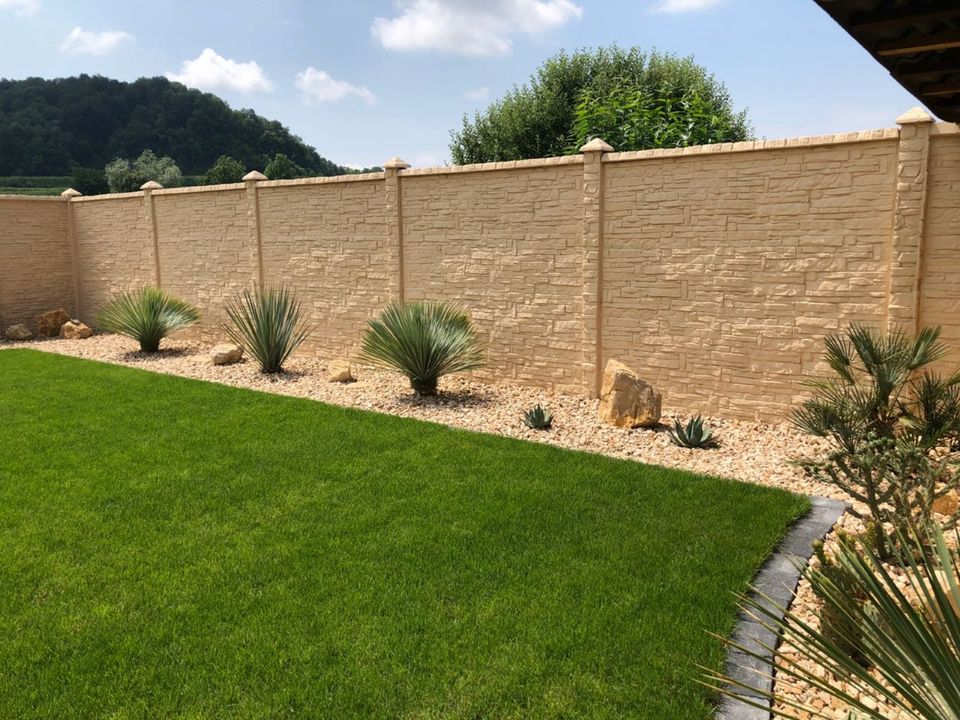 Betonzaun m. Montage Struktur-Pfosten echte Pauschalpreise Garten in Emmendingen