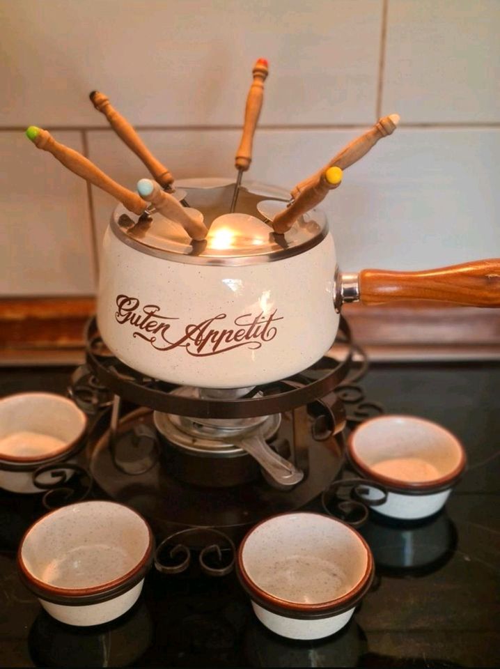 Fondue topf set mit Teller in Mainaschaff