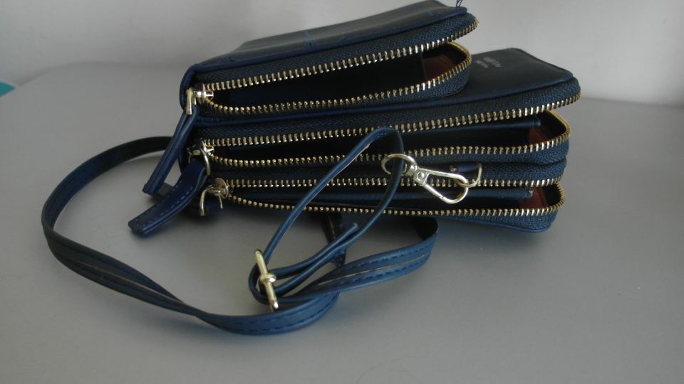 Crossbodytasche - Handytasche - echtes Leder- schwarz - unisex in Saarbrücken