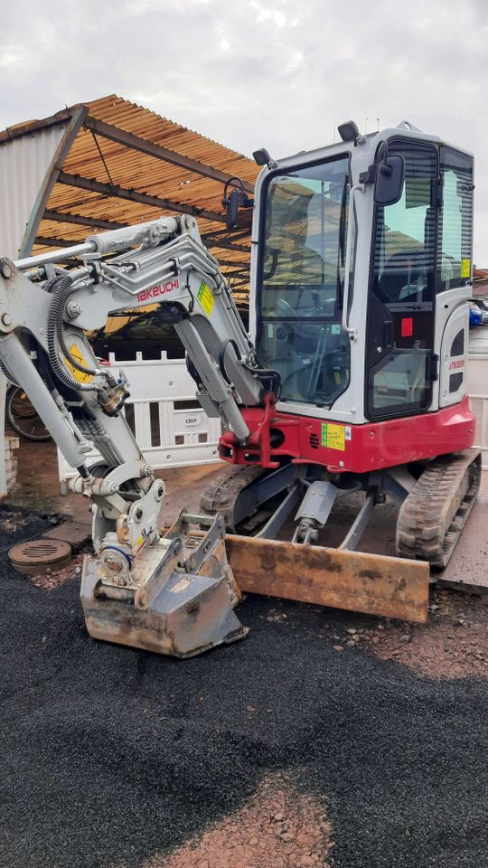 Kompaktbagger Takeuchi TB 325 V4 in Dautphetal