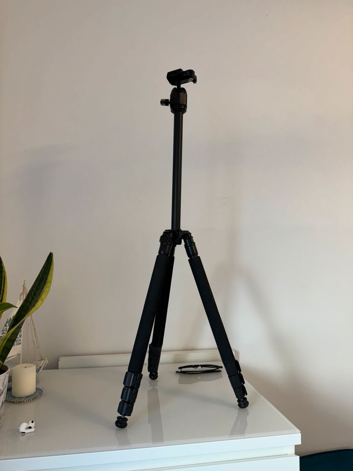 Extendable Tripod for photos videos in Berlin