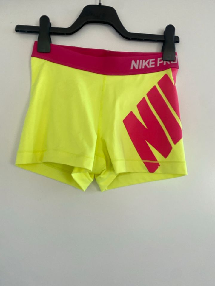 Nike Pro Shorts in Kuchen