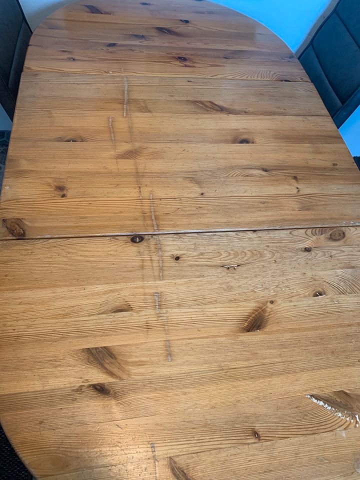 Tisch aus Holz.Etwas älter :)Aber schön.Zusammenklappen in Hemmingen