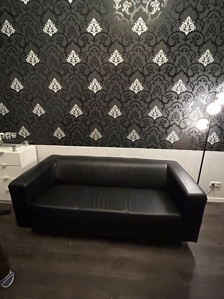 Sofa aus Kunstleder in schwarz sehr günstig abzugeben ! in Leipzig