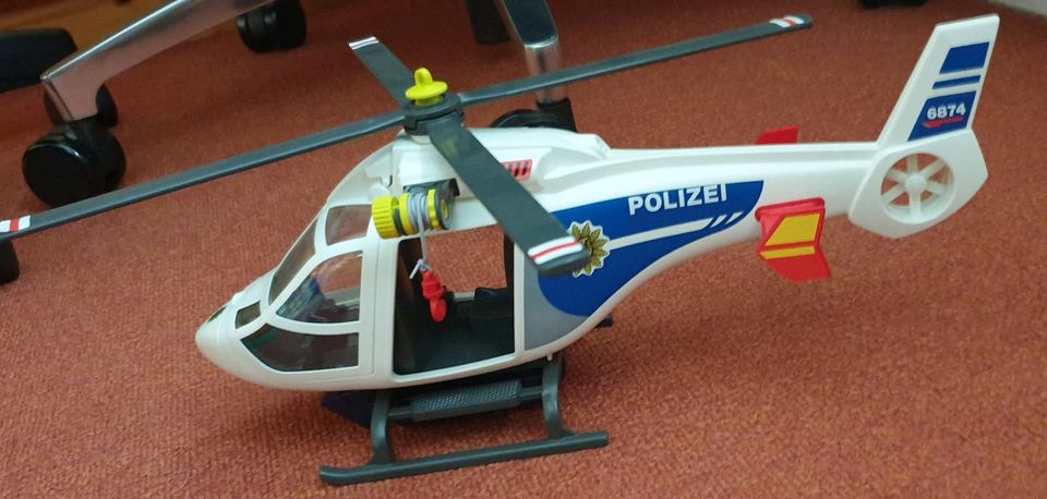 Playmobil Polizeiautos+Hubschrauber (5 Teile) in Neuhaus
