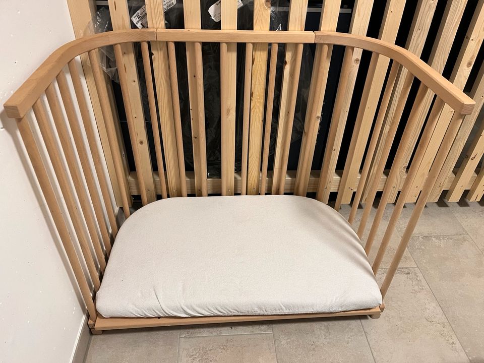 Babybay Maxi Beistellbett Holz natur, wie neu plus Zubehör in Anzing